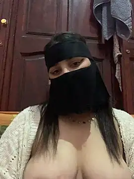 Snapshot of Miss-Soka chatting on 12-17-24, 05:07 Miss-Soka online show from 12-17-24, 05:07