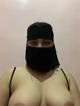Snapshot of Miss-Soka chatting on 12-20-24, 06:35 Miss-Soka online show from 12-20-24, 06:35