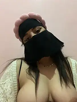 Snapshot of Miss-Soka chatting on 12-14-24, 11:34 Miss-Soka online show from 12-14-24, 11:34