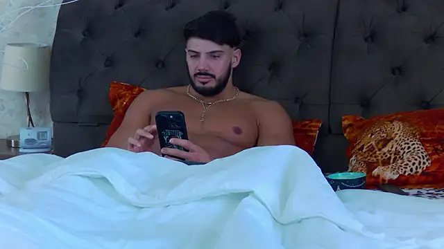 Snapshot of DustinKeent chatting on 01-23-25, 10:32 DustinKeent online show from 01-23-25, 10:32