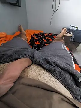 mfreitas005 online show from 11-21-25, 03:33