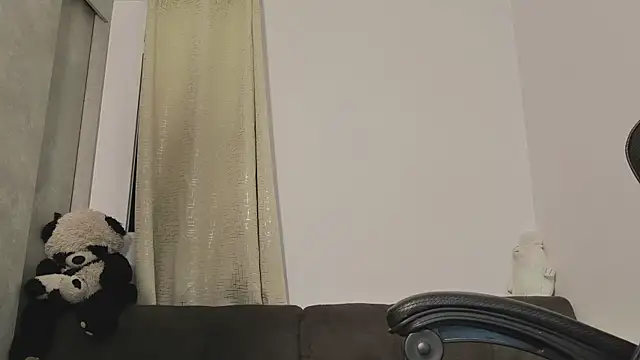 Snapshot of miss_valery2 chatting on 06-12-26, 03:48 miss valery2 online show from 06-12-26, 03:48