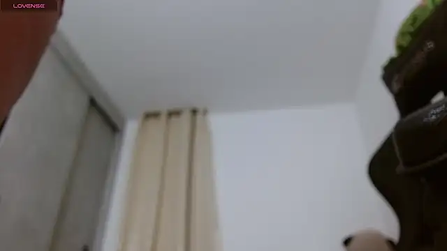 Snapshot of miss_valery2 chatting on 04-18-26, 04:15 miss valery2 online show from 04-18-26, 04:15