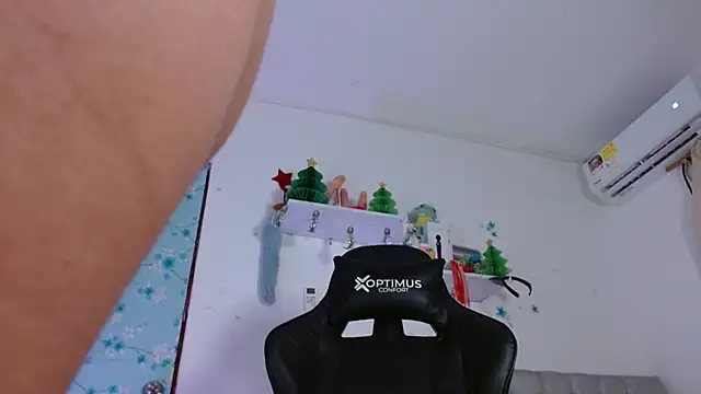 Snapshot of miss_valery2 chatting on 03-13-25, 12:48 miss valery2 online show from 03-13-25, 12:48