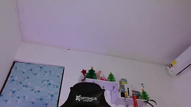 Snapshot of miss_valery2 chatting on 03-10-25, 01:45 miss valery2 online show from 03-10-25, 01:45