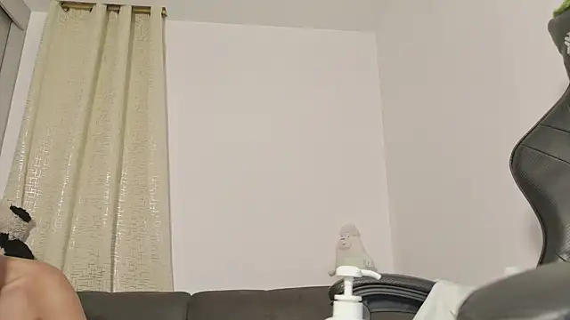 Snapshot of miss_valery2 chatting on 06-10-26, 03:30 miss valery2 online show from 06-10-26, 03:30