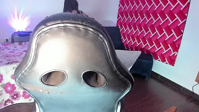 emiily15   online show from 04-24-26, 01:40