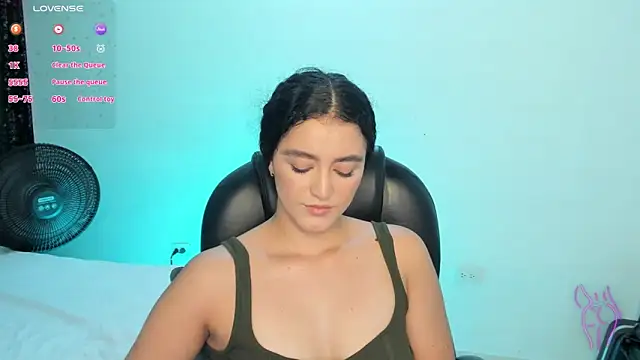 Snapshot of Adhara-zanne chatting on 06-19-26, 04:13 Adhara-zanne online show from 06-19-26, 04:13