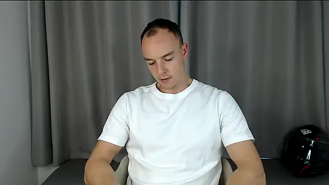 Snapshot of heilgarbest chatting on 12-02-25, 10:39 heilgarbest online show from 12-02-25, 10:39