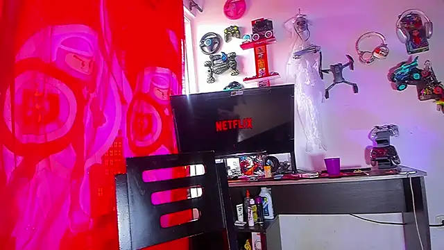 LilOwen  online show from 06-23-26, 07:45
