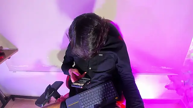 LilOwen  online show from 01-18-26, 03:48