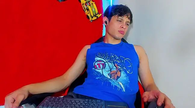 Snapshot of LilOwen_ chatting on 03-05-25, 04:45 LilOwen online show from 03-05-25, 04:45