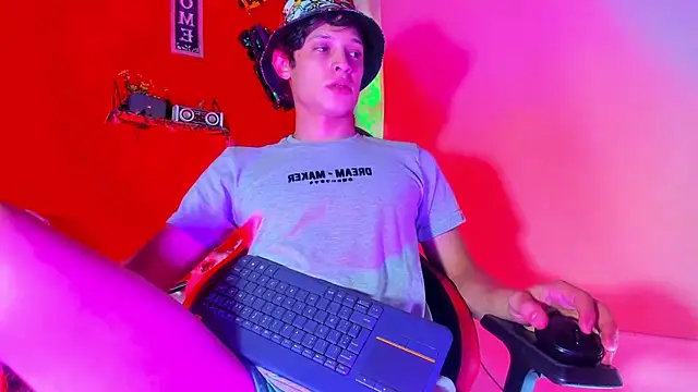 LilOwen  online show from 11-20-25, 08:31