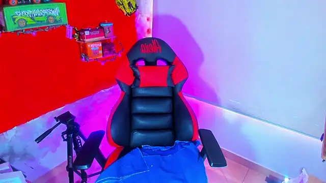 LilOwen  online show from 10-24-25, 06:07