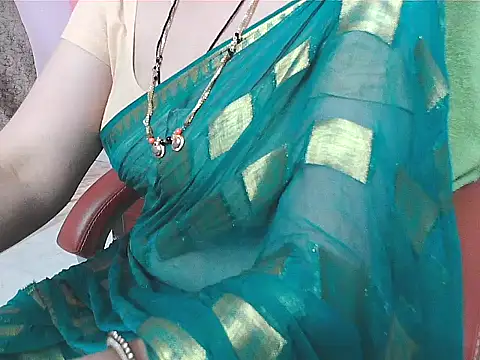 Snapshot of sunitha-3 chatting on 10-13-25, 06:59 sunitha-3 online show from 10-13-25, 06:59