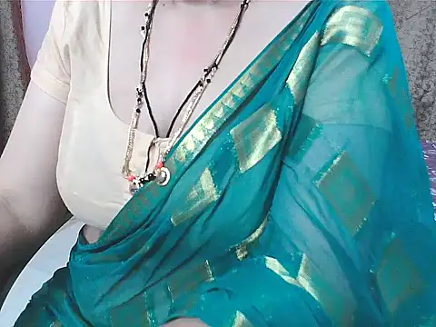 Snapshot of sunitha-3 chatting on 10-13-25, 07:04 sunitha-3 online show from 10-13-25, 07:04