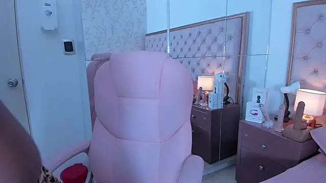 Isla Scott online show from 10-29-25, 11:31