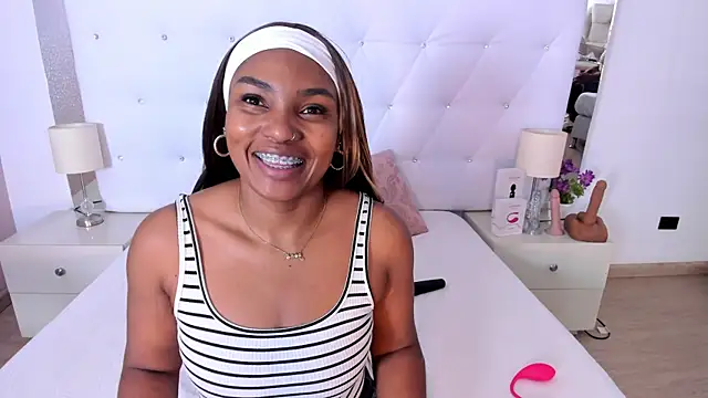 Isla Scott online show from 11-14-25, 11:25