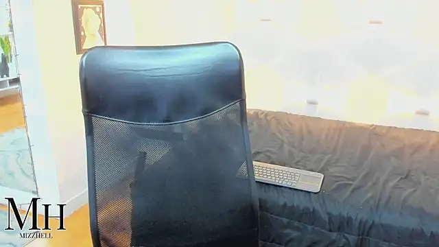 MizzHell online show from 02-08-26, 03:48