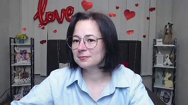 Snapshot of MarieSho chatting on 05-28-26, 05:37 MarieSho online show from 05-28-26, 05:37
