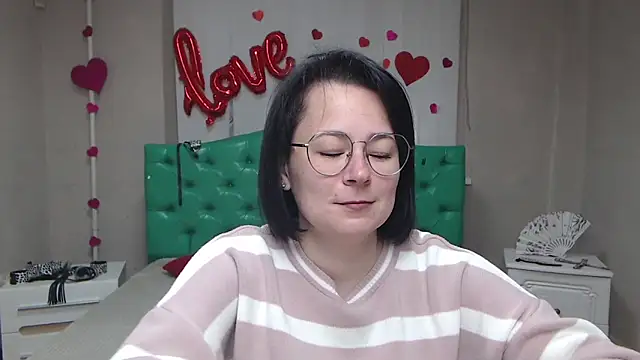 Snapshot of MarieSho chatting on 04-29-26, 06:17 MarieSho online show from 04-29-26, 06:17