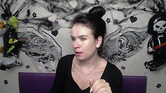 JasmineKouch online show from 10-31-25, 06:15