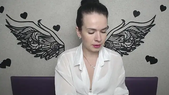 JasmineKouch online show from 10-08-25, 05:24
