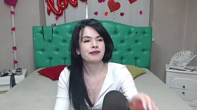 JasmineKouch online show from 04-18-26, 07:07