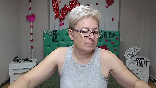 EmiliaGree online show from 09-26-25, 05:09