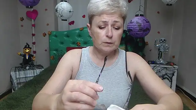 EmiliaGree online show from 10-29-25, 06:07