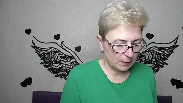 EmiliaGree online show from 04-10-26, 05:09