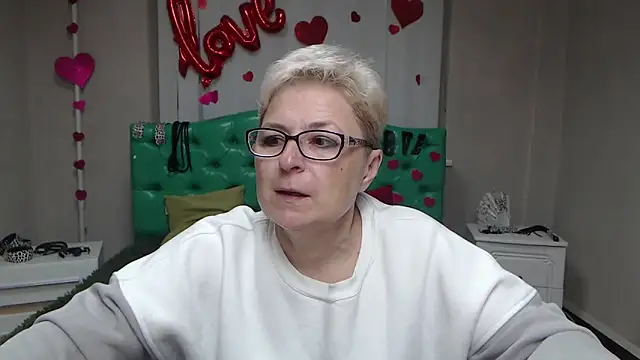 EmiliaGree online show from 09-27-25, 05:08
