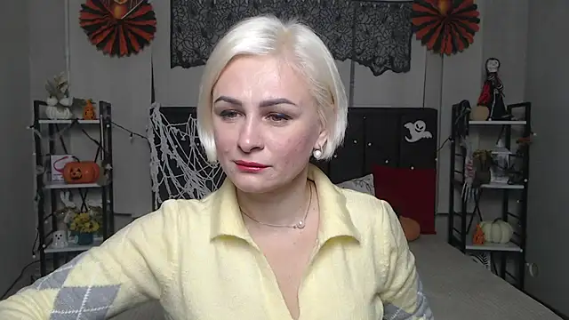 Snapshot of OliviaHorst chatting on 10-23-25, 05:28 OliviaHorst online show from 10-23-25, 05:28
