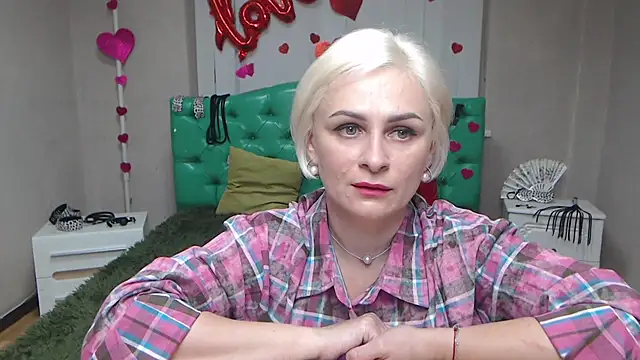 Snapshot of OliviaHorst chatting on 09-24-25, 05:14 OliviaHorst online show from 09-24-25, 05:14
