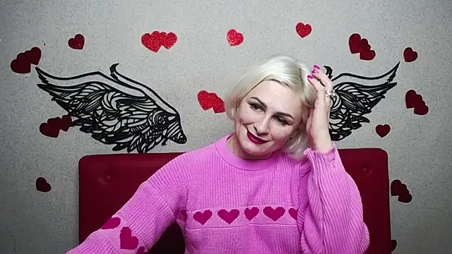 Snapshot of OliviaHorst chatting on 02-19-25, 12:33 OliviaHorst online show from 02-19-25, 12:33
