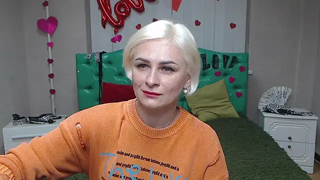 Snapshot of OliviaHorst chatting on 09-18-25, 05:10 OliviaHorst online show from 09-18-25, 05:10