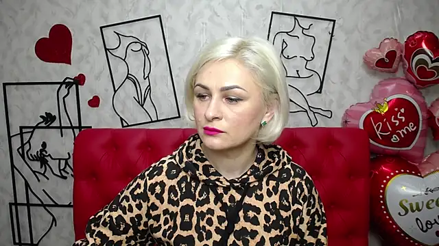 Snapshot of OliviaHorst chatting on 03-05-25, 06:44 OliviaHorst online show from 03-05-25, 06:44