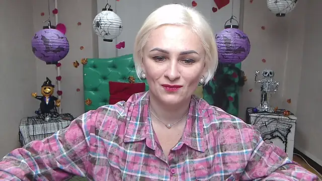 OliviaHorst online show from 10-25-25, 05:13