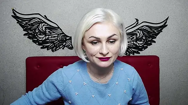 Snapshot of OliviaHorst chatting on 02-08-25, 12:17 OliviaHorst online show from 02-08-25, 12:17
