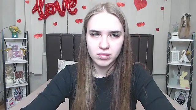 LauraHlot online show from 04-08-26, 06:04