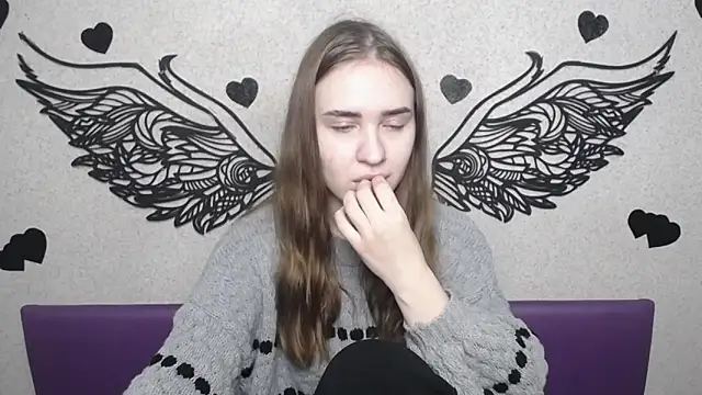 LauraHlot online show from 10-05-25, 05:31