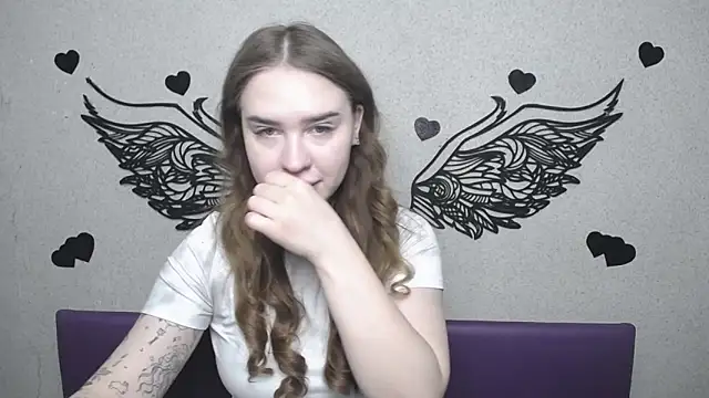 LauraHlot online show from 04-29-26, 06:06