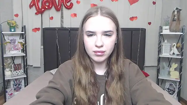 LauraHlot online show from 04-11-26, 05:49