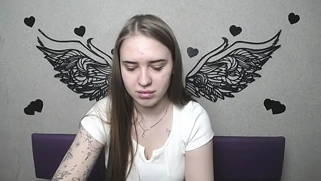 LauraHlot online show from 04-26-26, 05:54
