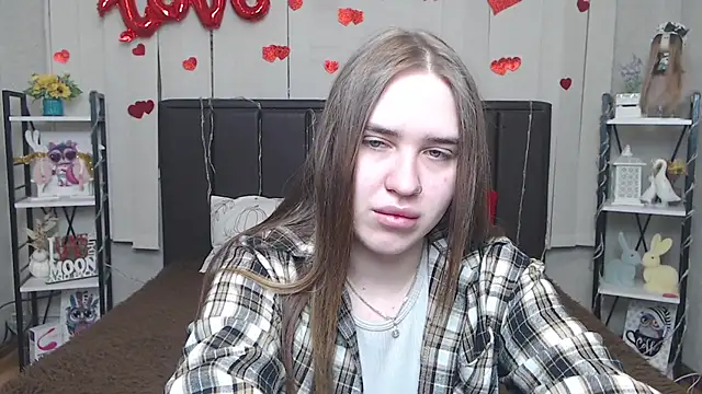LauraHlot online show from 05-27-26, 05:48