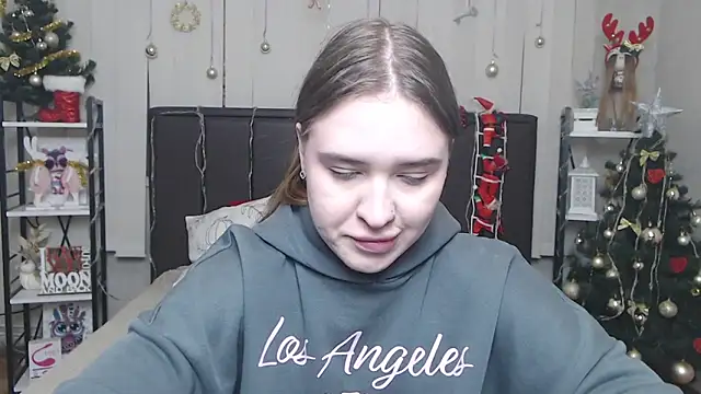 LauraHlot online show from 12-19-25, 06:43