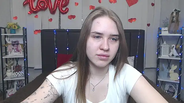 LauraHlot online show from 05-19-26, 06:20