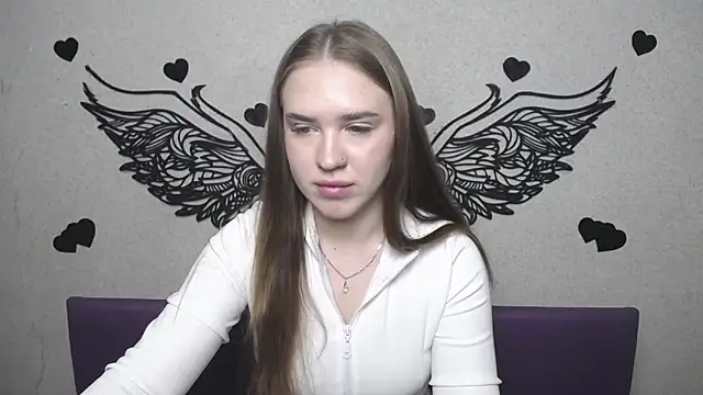 LauraHlot online show from 04-25-26, 05:10