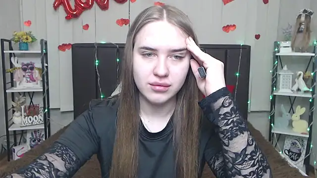 LauraHlot online show from 04-30-26, 06:09