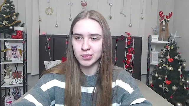 LauraHlot online show from 12-23-25, 06:45